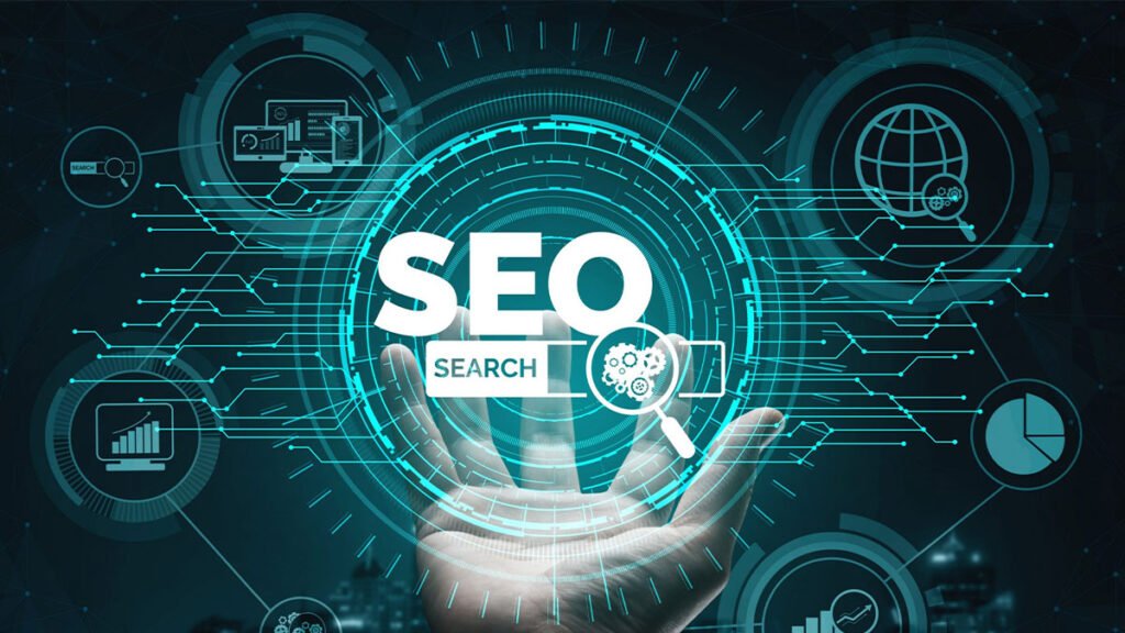 Texto alternativo Mão segurando holograma digital com ícones de SEO.